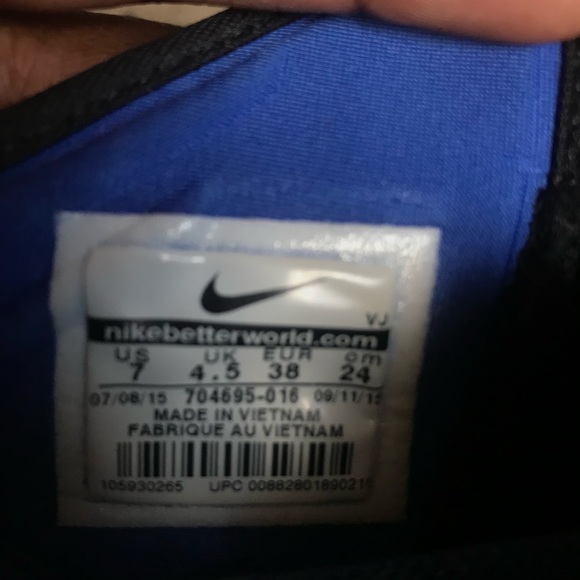 Women’s Nike Sneakers - Picture 6 of 6